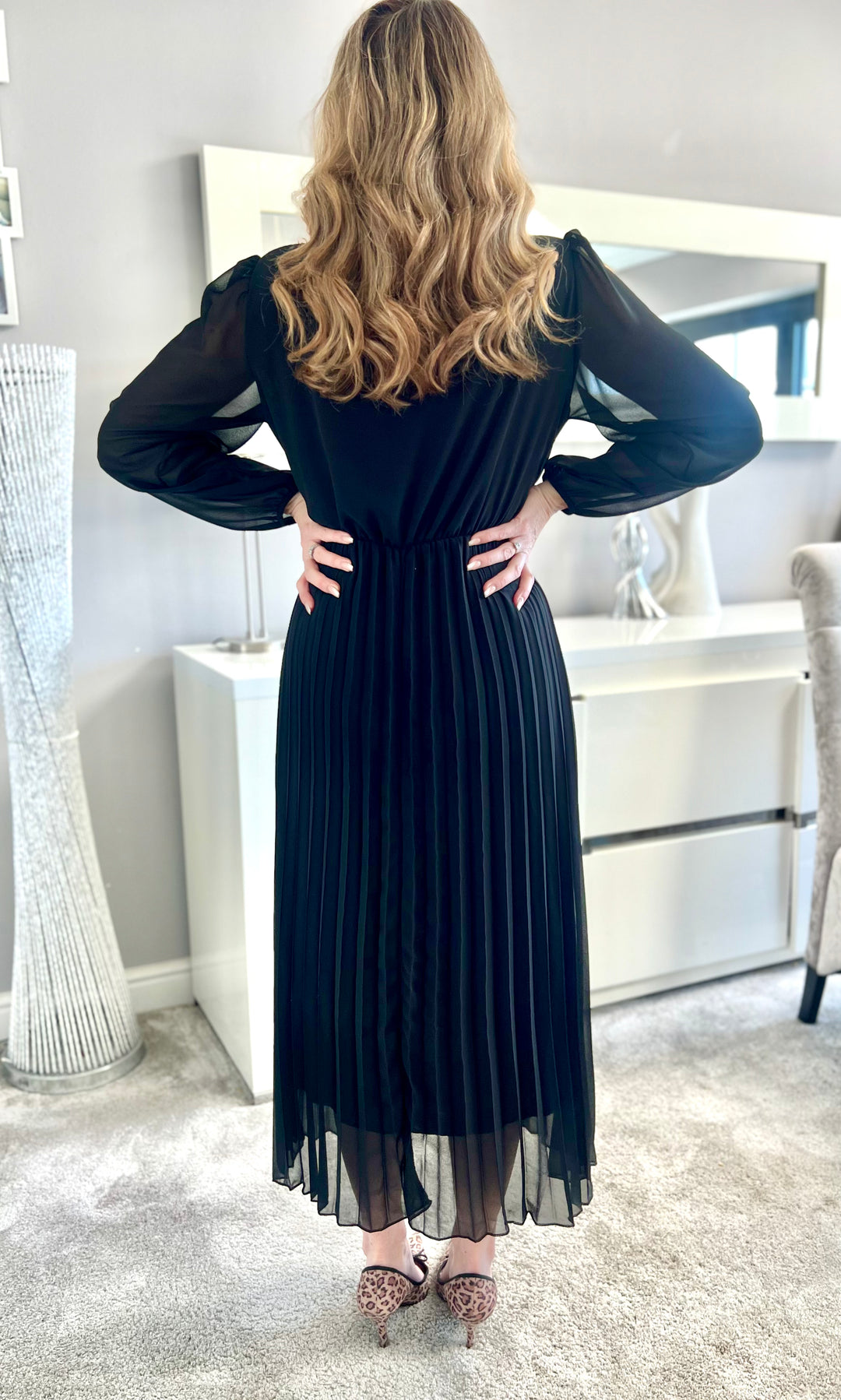 Kirsty Black Banded Pleated Long Sleeve Maxi Dress