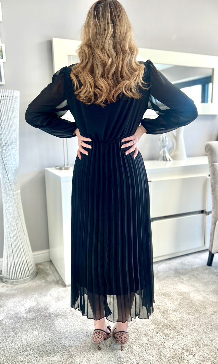 Kirsty Black Banded Pleated Long Sleeve Maxi Dress