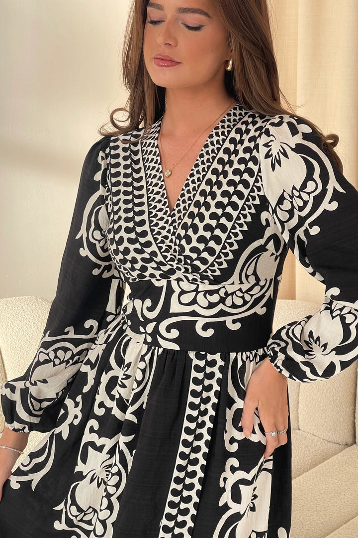 Juno Black & White Border Print Long Sleeve Maxi Dress