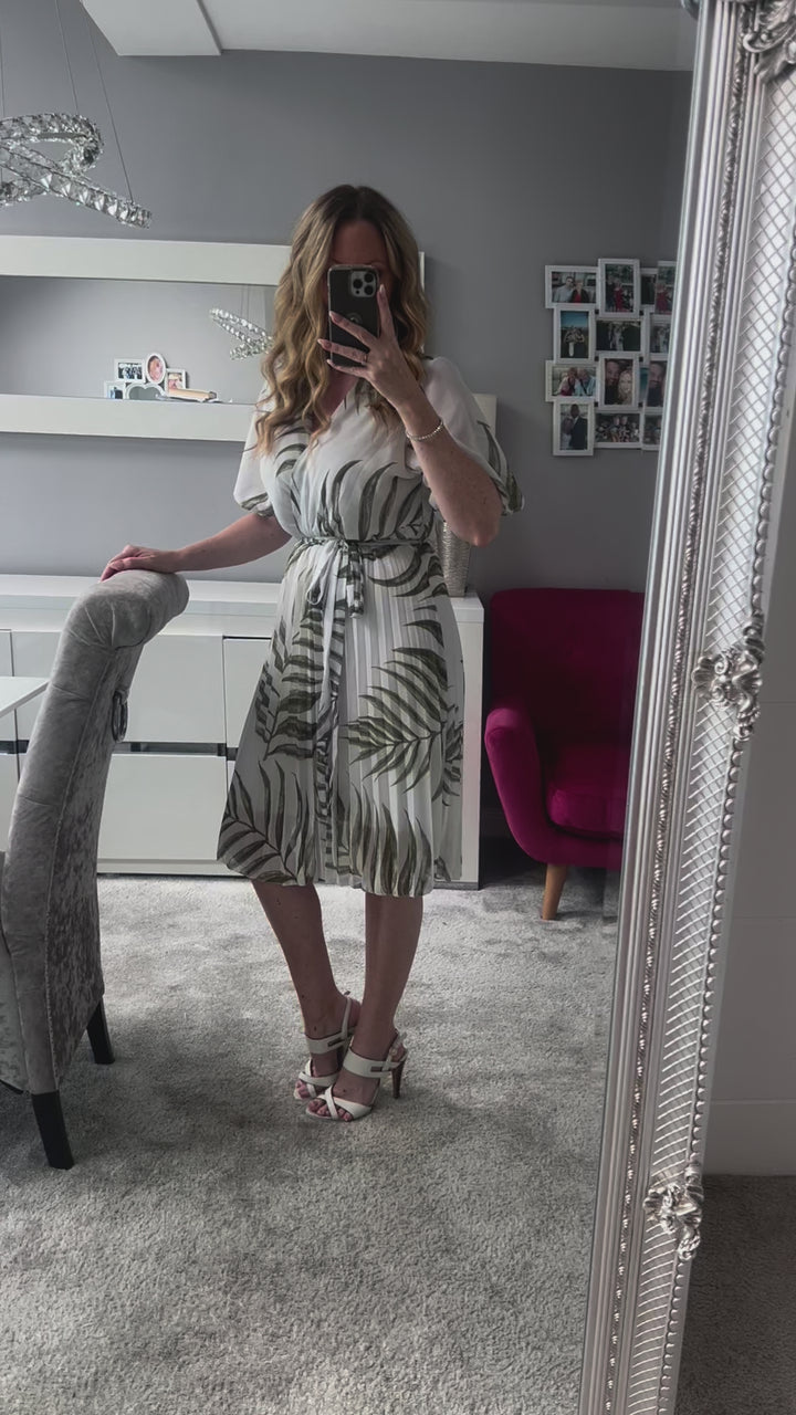 Lily White Green Palm Print Short Sleeve Chiffon Pleated Midi Dress